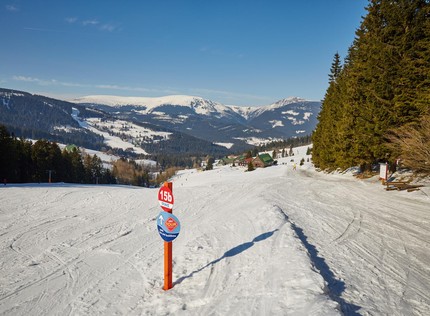 SkiTour to najszybsze połączenie Černé hory z Pecem pod Sněžkou.Całą trasę można przejechać w ciągu 25 minut.