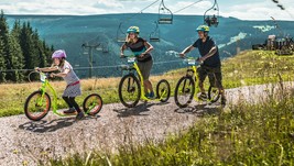 Od Herní krajiny Pecka můžete sjet do Velké Úpy na koloběžce 