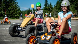 Součástí Dětského parku Kabinka je i dráha pro šlapací káry