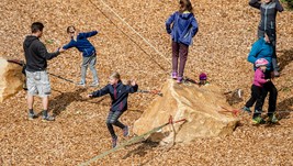 Slackline různých obtížností a délek