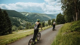 Górskie hulajnogi z wypożyczalni SkiResort Live