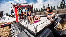 Výstava zimní techniky umožňuje poznat stroje na úpravu sjezdovek z blízka