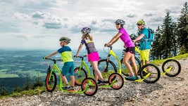 Nejoblíbenější trasa vede z Černé hory do Janských Lázní okolo Stezky korunami stromů